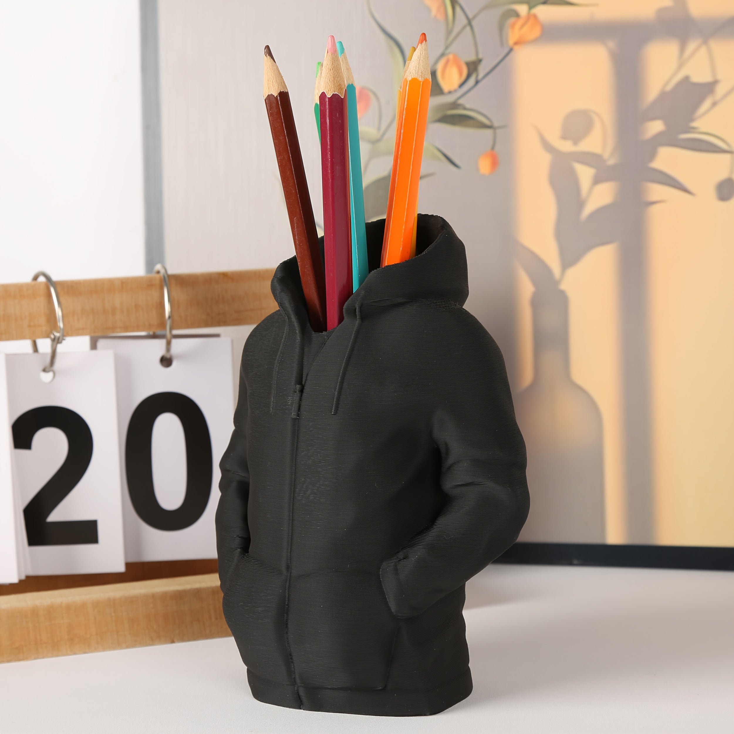 1pc Creative Hoodie-Shaped Pen & Makeup Brush Organizer - Black Durable Plastic Desktop Storage with Adjustable Hood, Decorative Desk Accessory for Home Office, Coffee Table, Dressing Table, Cute Office Supplies, Playful Design, Sturdy Construction,