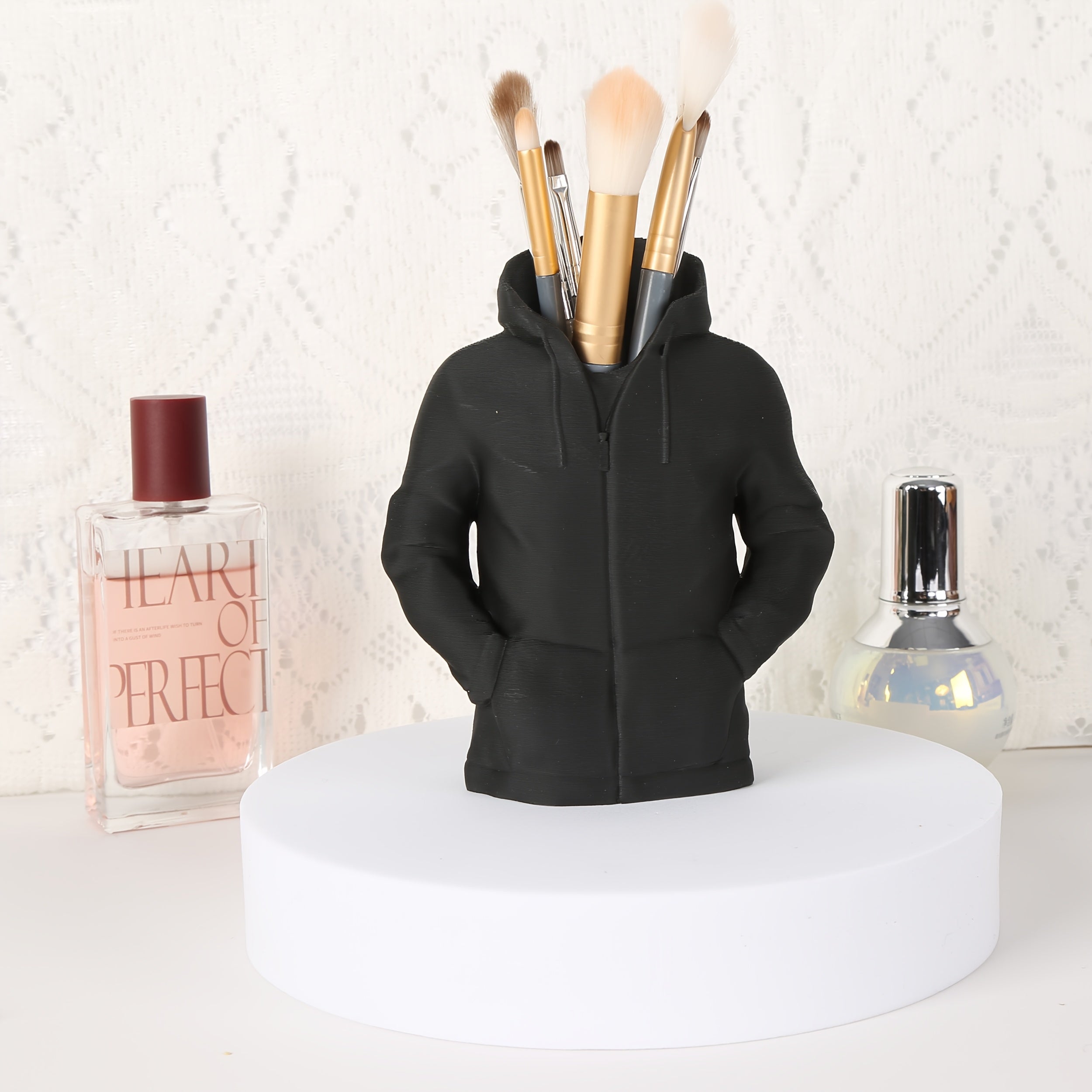 1pc Creative Hoodie-Shaped Pen & Makeup Brush Organizer - Black Durable Plastic Desktop Storage with Adjustable Hood, Decorative Desk Accessory for Home Office, Coffee Table, Dressing Table, Cute Office Supplies, Playful Design, Sturdy Construction,